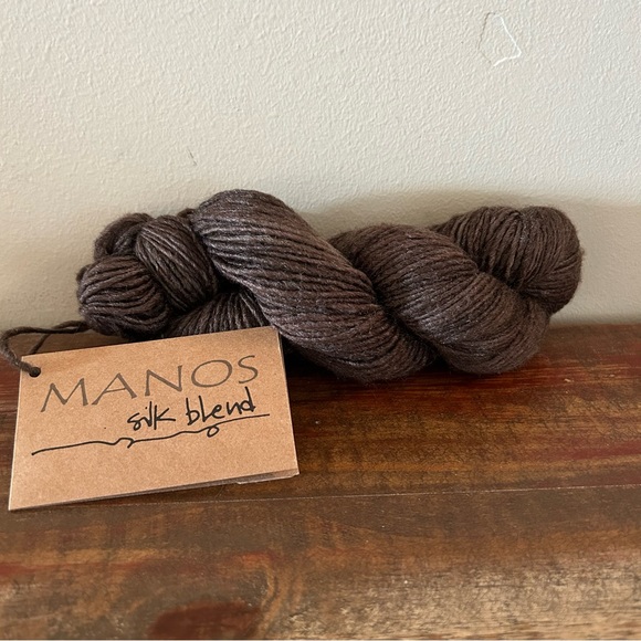 Manos Silk Blend Yarn - Picture 1 of 3